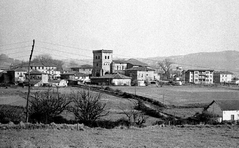 Antigua vista del barrio de Erandio Goikoa