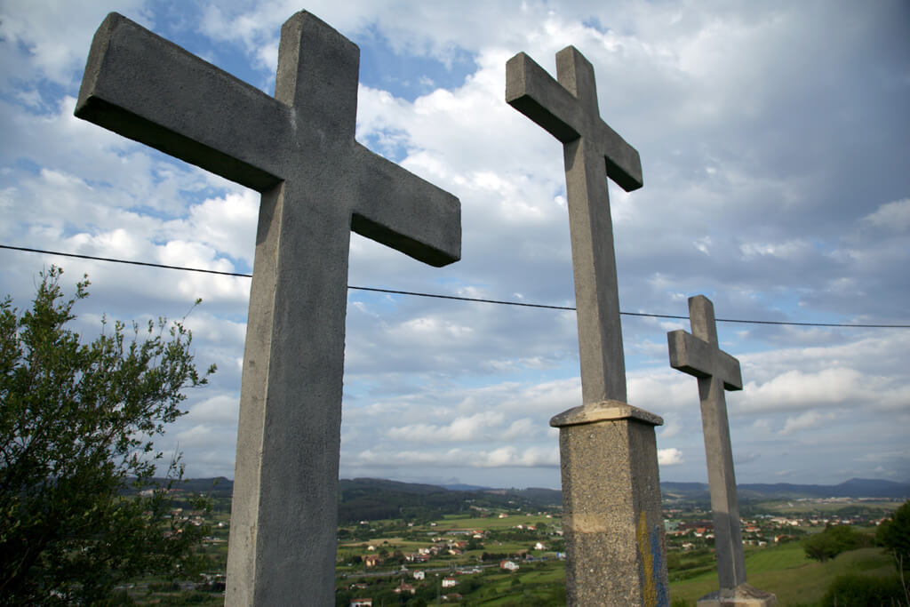 3-cruces-primer-plano-min