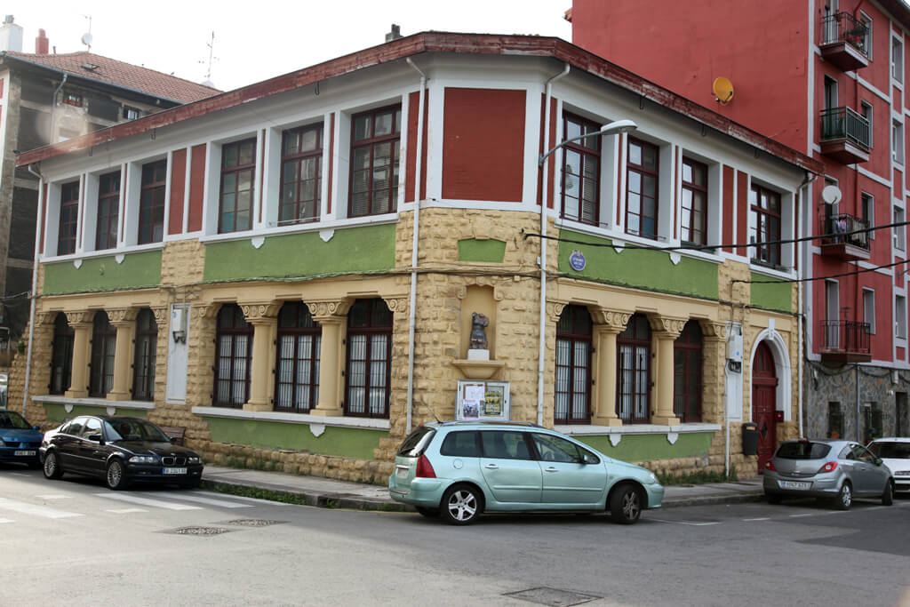 Antiguas-Escuelas-de-Lutxana-general-min